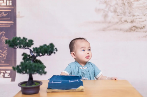 沭阳怀孕肚子中间凹两边凸